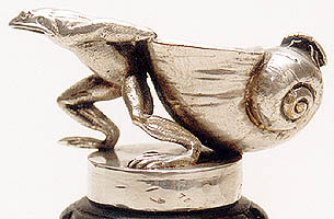 Frog dragging Shell - Left Side